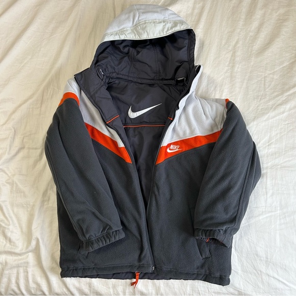 nike reversible windbreaker - Picture 2 of 4